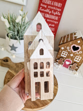 Load image into Gallery viewer, Wooden House Figure Set With White Roof