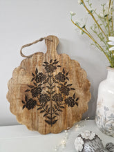 Load image into Gallery viewer, Natural Chunky Floral Etched Wooden Scalloped Edge Chopping Board