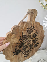 Load image into Gallery viewer, Natural Chunky Floral Etched Wooden Scalloped Edge Chopping Board