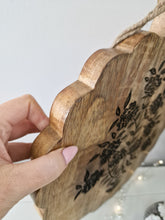 Load image into Gallery viewer, Natural Chunky Floral Etched Wooden Scalloped Edge Chopping Board