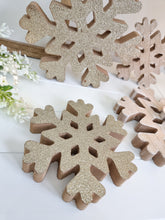 Load image into Gallery viewer, Natural/Glittery Gold Snowflake Figures