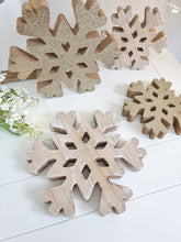 Load image into Gallery viewer, Natural/Glittery Gold Snowflake Figures