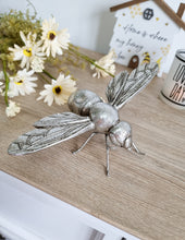 Load image into Gallery viewer, Intricate Fine Silver Bee Mountable Figure