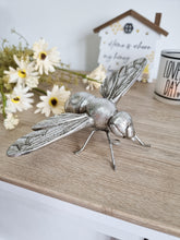 Load image into Gallery viewer, Intricate Fine Silver Bee Mountable Figure