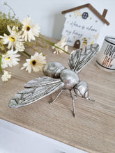 Load image into Gallery viewer, Intricate Fine Silver Bee Mountable Figure