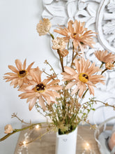 Load image into Gallery viewer, Apricot Wild Daisy Single Bunch