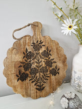 Load image into Gallery viewer, Natural Chunky Floral Etched Wooden Scalloped Edge Chopping Board
