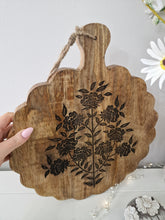 Load image into Gallery viewer, Natural Chunky Floral Etched Wooden Scalloped Edge Chopping Board
