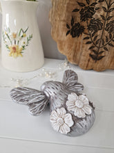 Load image into Gallery viewer, Spring Rustic Silver Mountable Floral Bee Figure
