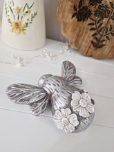 Load image into Gallery viewer, Spring Rustic Silver Mountable Floral Bee Figure

