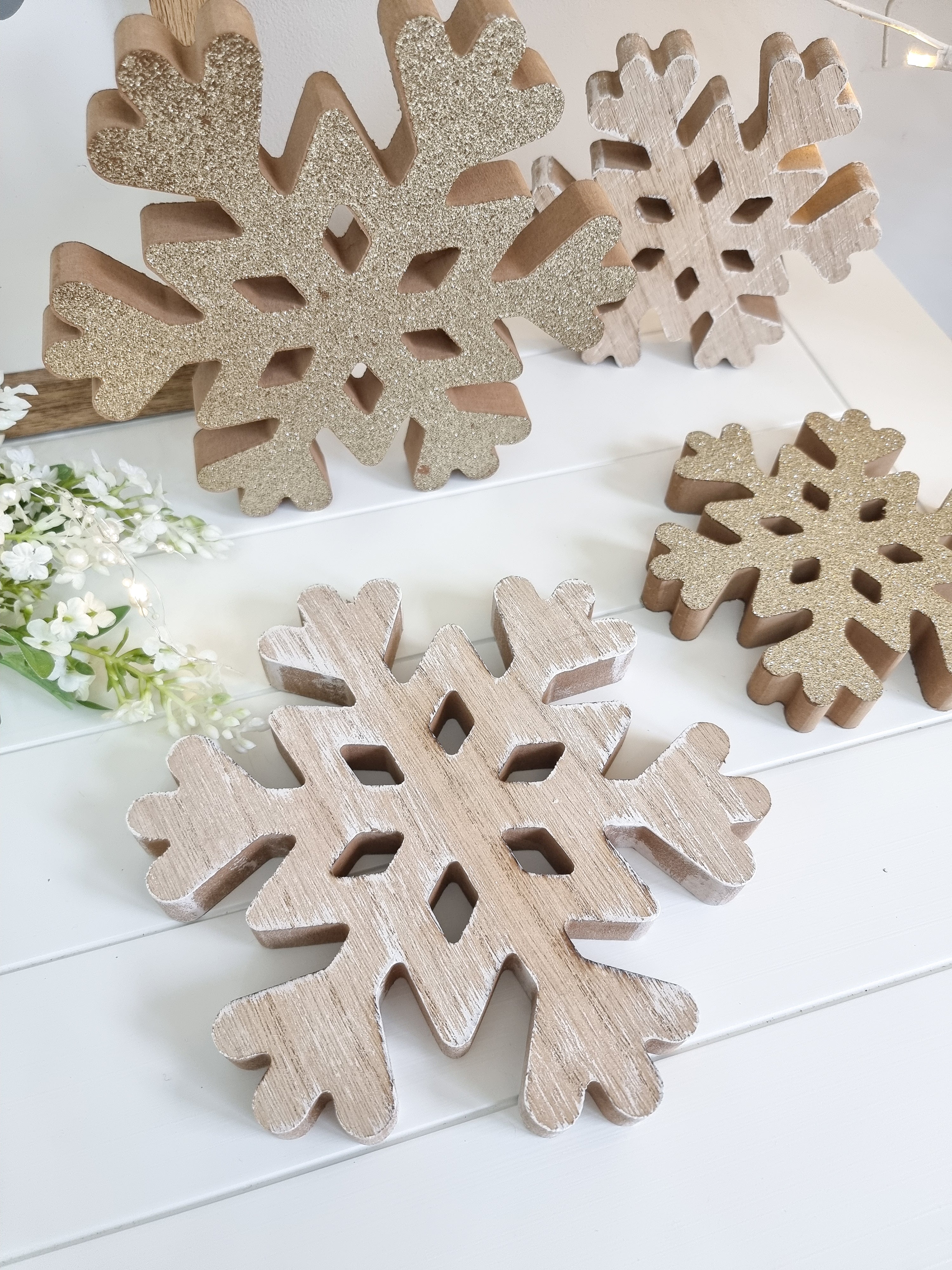 Natural/Glittery Gold Snowflake Figures – Peony Blossom Interiors