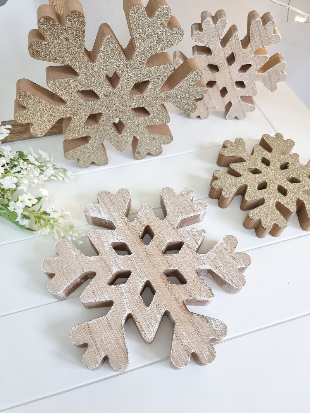 Natural/Glittery Gold Snowflake Figures