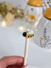 Load image into Gallery viewer, Yellow Bee Honey Pot With Drizzle Stick
