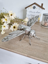 Load image into Gallery viewer, Intricate Fine Silver Bee Mountable Figure
