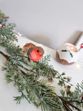 Load image into Gallery viewer, Green Foliage, Red Berry &amp; Robin Figure Garland
