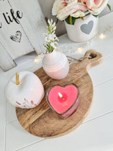 Load image into Gallery viewer, Heart Handle Natural Mango Wood Round Chopping Board

