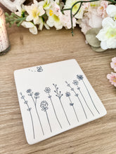 Load image into Gallery viewer, White &amp; Grey Floral Coaster With Bees
