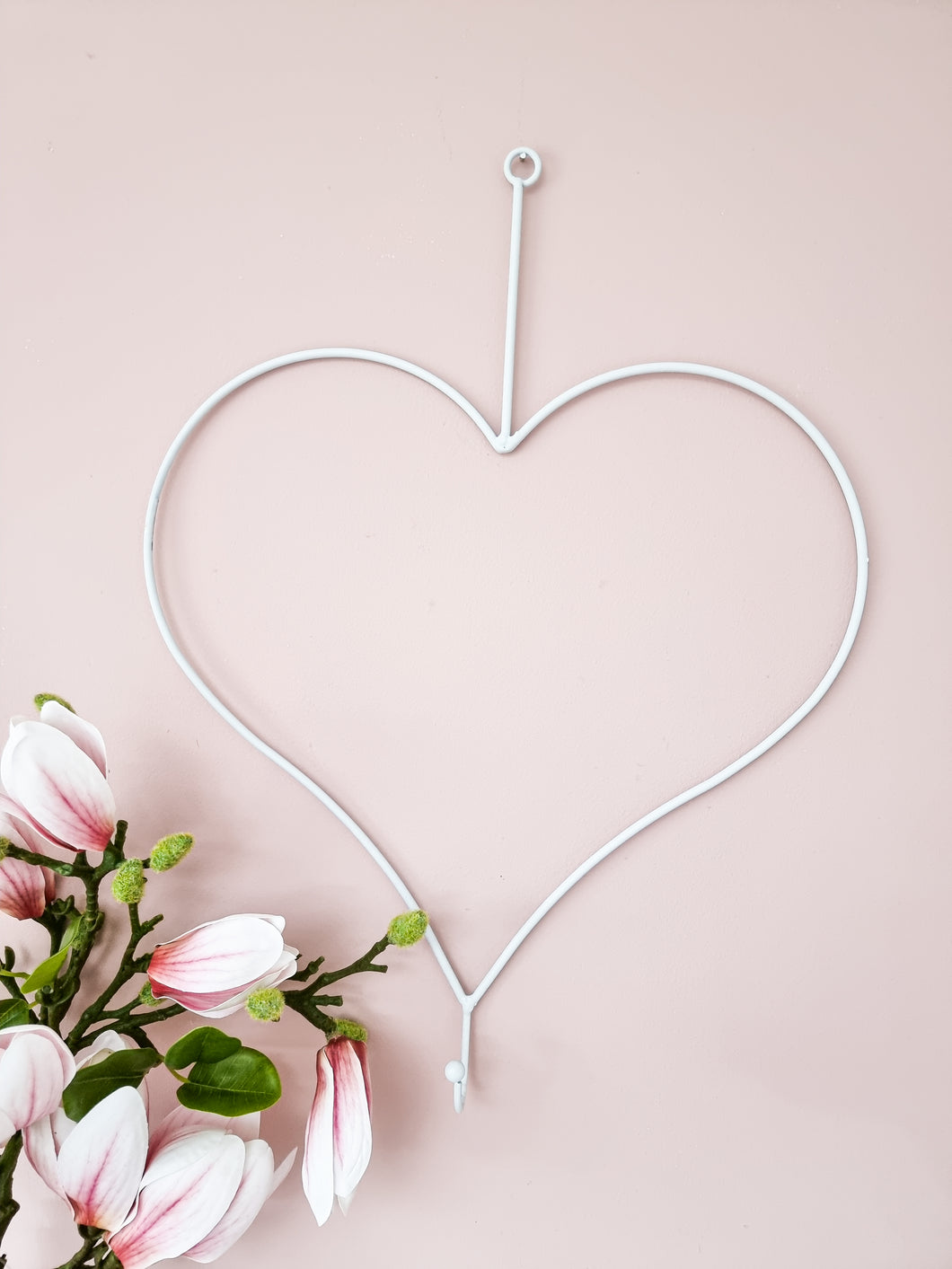 White Heart Shaped Wire Wall Hook