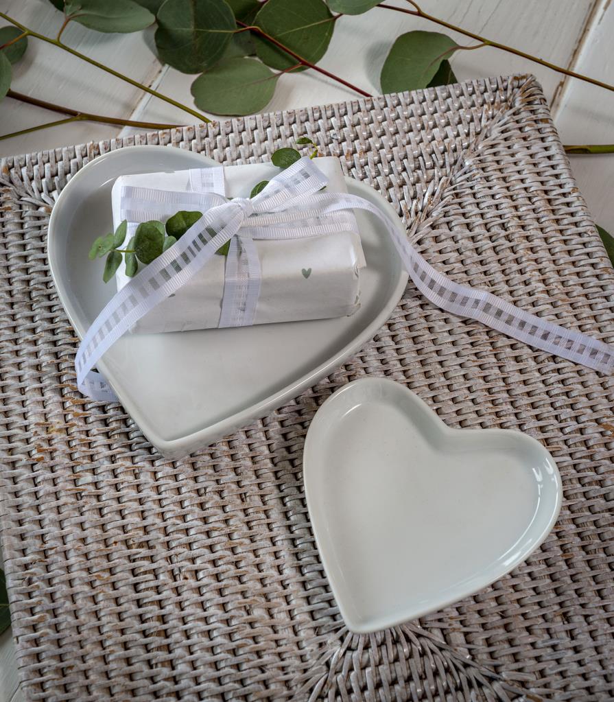 Beautiful White Heart Porcelain Trinket Dish Set 2