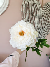 Load image into Gallery viewer, White Frilly Peony Single Stem
